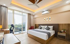 Limewood Signature - Huda City Centre